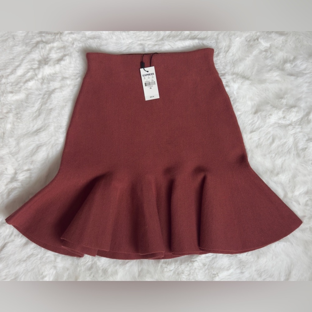 NWT EXPRESS Body Contour Ruffle Hem Mini Sweater Skirt